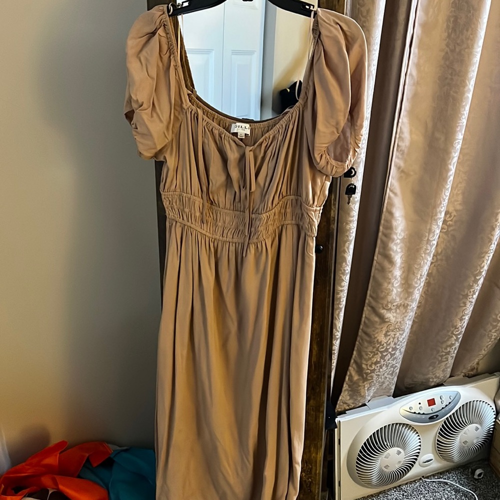 Cute dress that you could wear to a derby with some boots and a cute hat!